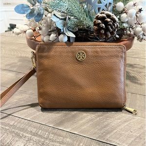 EUC Tory Burch clutch